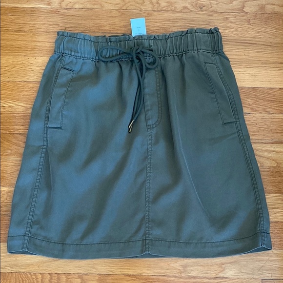 LOFT Green Knee-Length Cargo Skirt - Picture 3 of 6